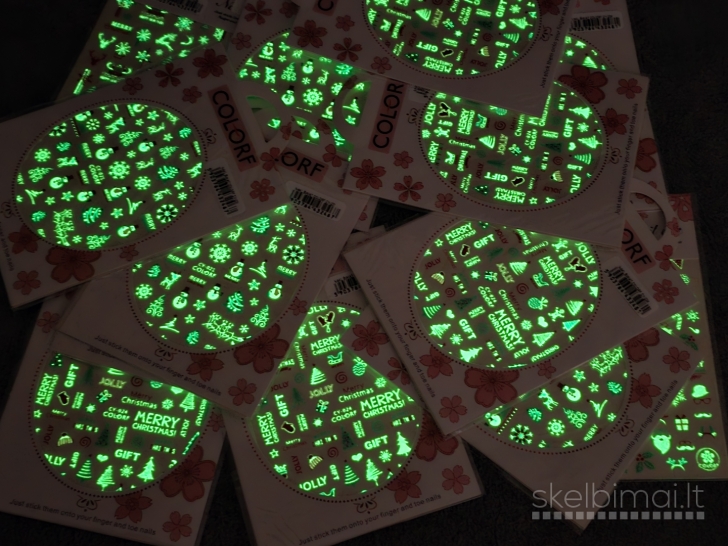 Kalėdiniai lipdukai nagams šviečiantys tamsoje