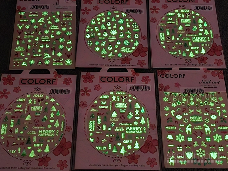 Kalėdiniai lipdukai nagams šviečiantys tamsoje