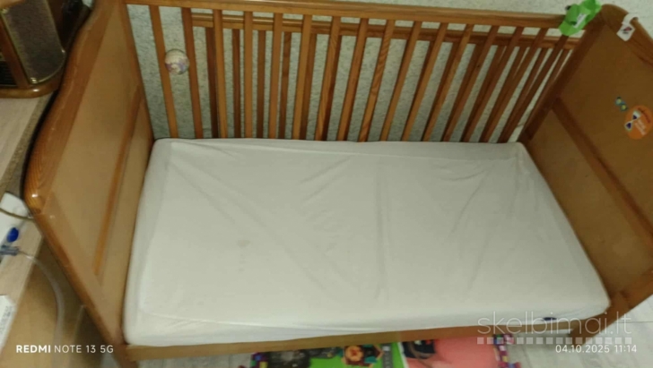 Parduodama ilgalaikė vaikiška lovytė.