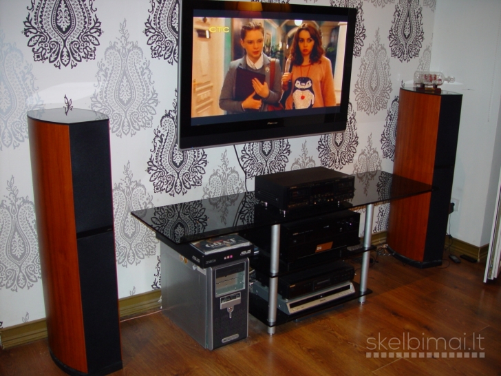 JAMO D590 High-End floor standing speakers. Made in Denmark.