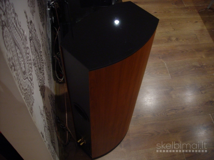 JAMO D590 High-End floor standing speakers. Made in Denmark.