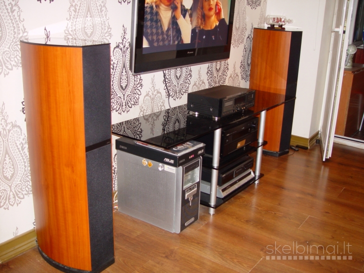 JAMO D590 High-End floor standing speakers. Made in Denmark.