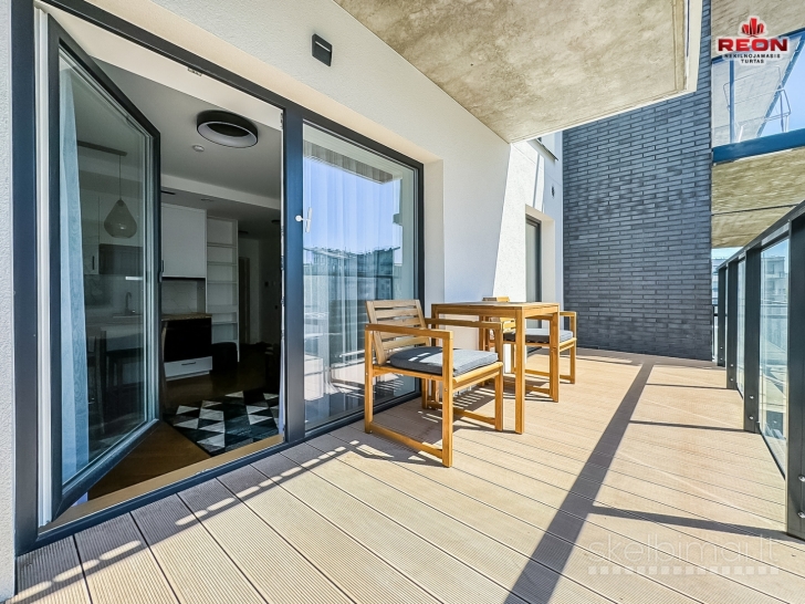 IŠNUOMOJAMAS KOKYBIŠKAI IR PATOGIAI ĮRENGTAS 2 KAMBARIŲ BUTAS.