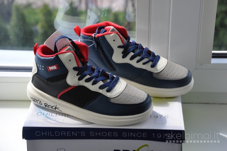 Nauji Primigi 36, 37, 38 dydis  Šone segasi užtrauktuku.