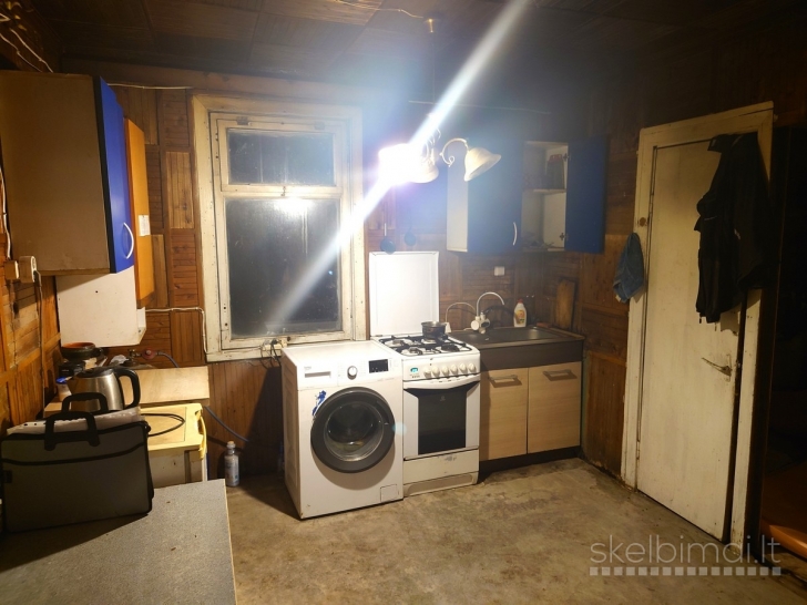 Parduodamas labai pigiai gyvenamasis namas