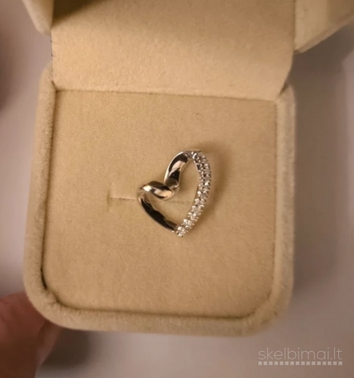 Naujas auksinis pakabukas su deimantais (natūralus