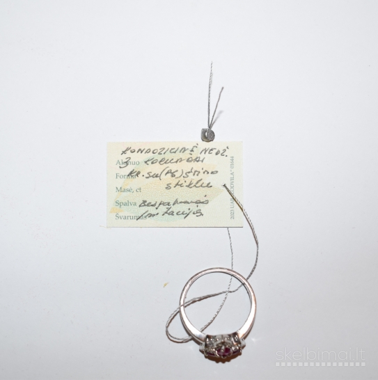 Naujas dizainerio ziedas su rubinais 