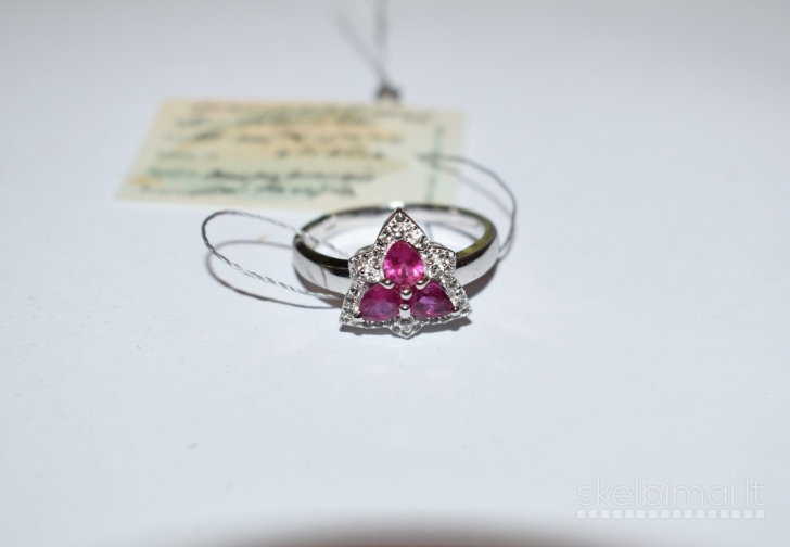 Naujas dizainerio ziedas su rubinais