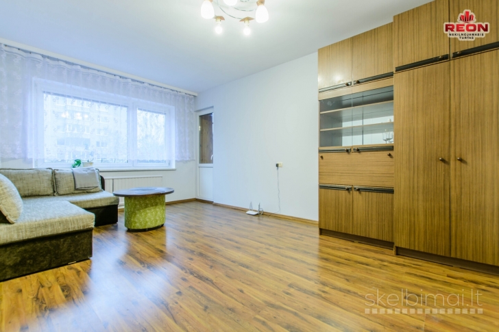 ERDVUS, ŠVIESUS, TVARKINGAS 3 IZOLIUOTŲ KAMBARIŲ BUTAS ŠEŠKINĖJE!