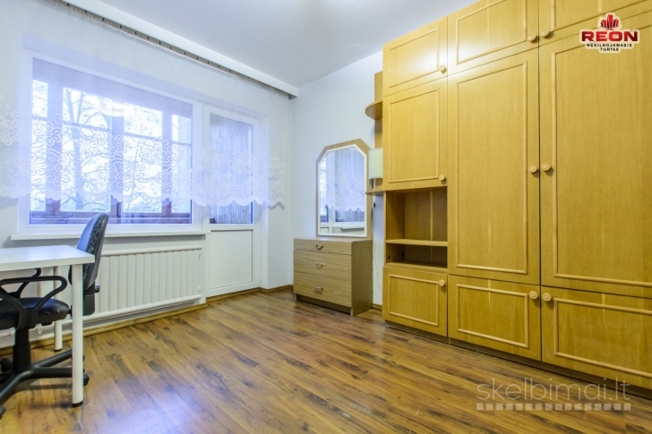 ERDVUS, ŠVIESUS, TVARKINGAS 3 IZOLIUOTŲ KAMBARIŲ BUTAS ŠEŠKINĖJE!