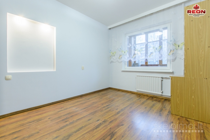 ERDVUS, ŠVIESUS, TVARKINGAS 3 IZOLIUOTŲ KAMBARIŲ BUTAS ŠEŠKINĖJE!