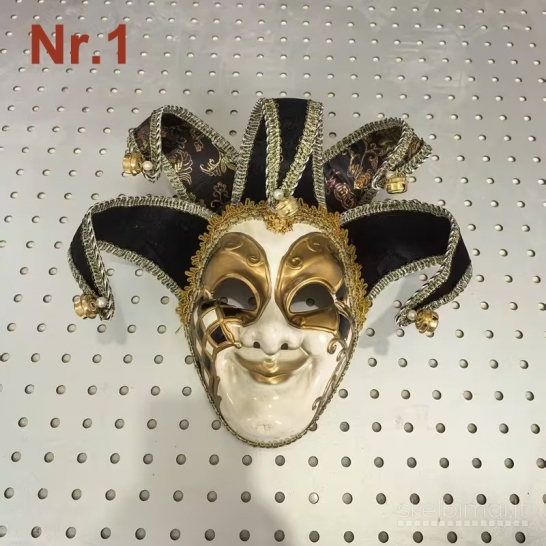 Venecijos vintažinės įvairios kaukės.