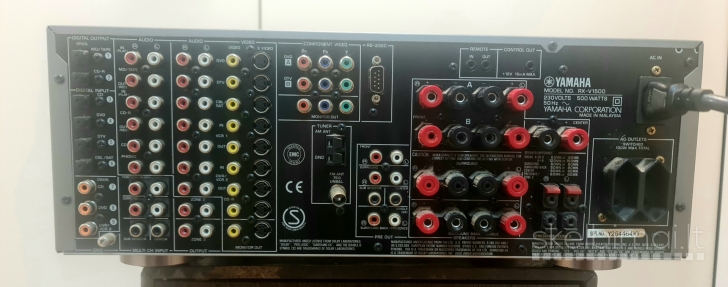 Yamaha RX-V1500 (7.1)