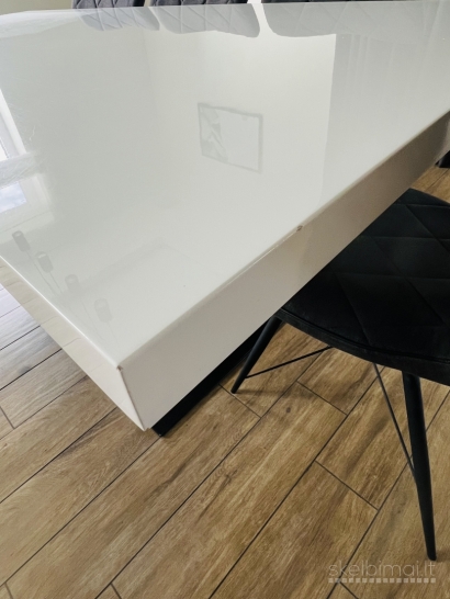 Valgomojo stalas 220x100 su 8 kėdėmis