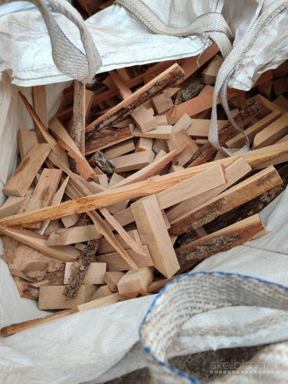 Parduodamos džiovinto ąžuolo, uosio atraižos