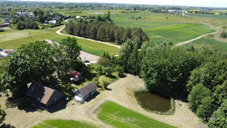 PARDUODAMA SODYBA SU DIDELIU SKLYPU IR ŪKINIAIS PASTATAIS KYBARTUOSE!