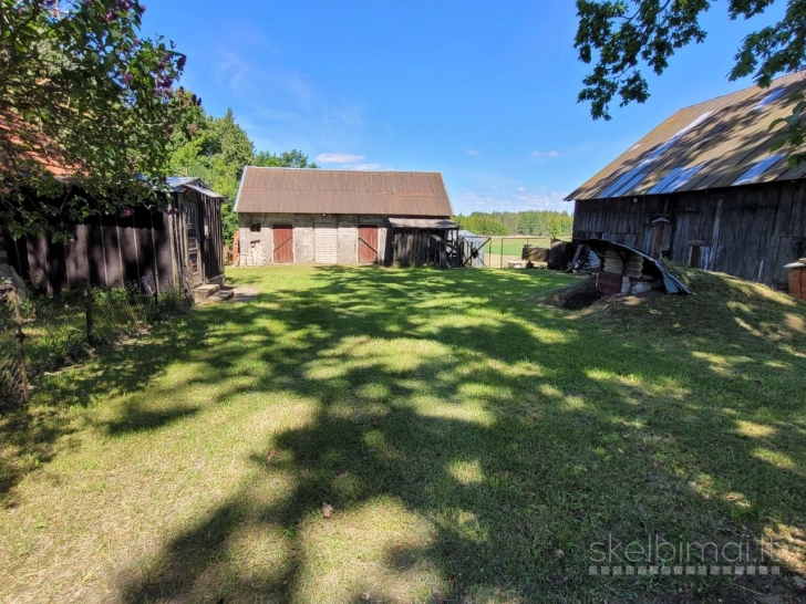 PARDUODAMA SODYBA SU DIDELIU SKLYPU IR ŪKINIAIS PASTATAIS KYBARTUOSE!