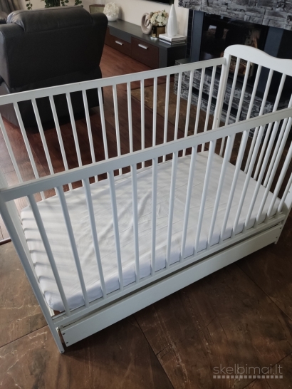 Vaikiška balta lovytė su stalčiumi + čiužinys