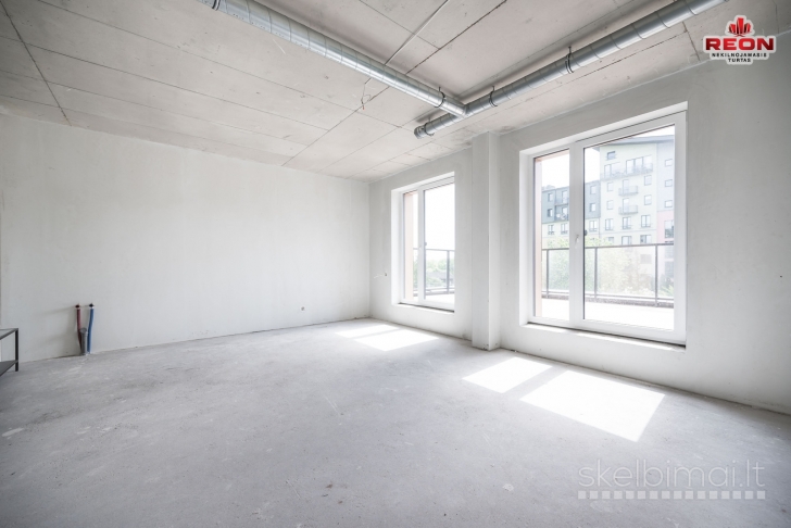 PARDUODAMAS IŠSKIRTINIS 4 KAMBARIŲ BUTAS SU DIDELE TERASA ŽVĖRYNE!