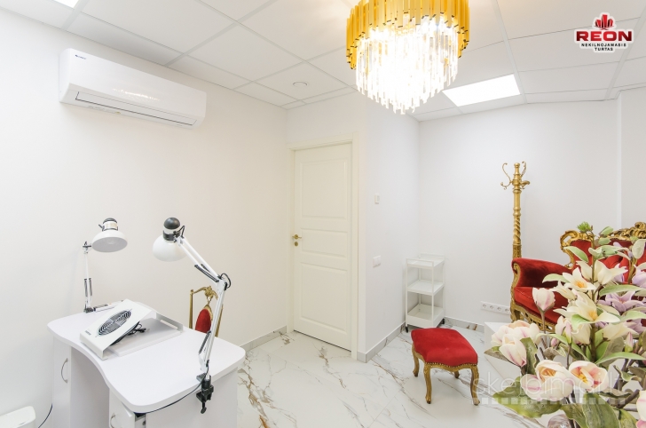 Išnuomojamas įrengtas grožio salonas