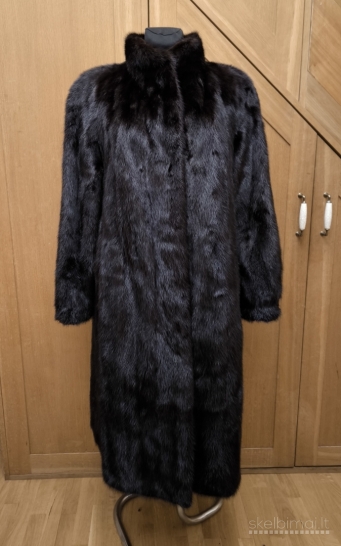 Ilgi juodi istisines audines kailiniai