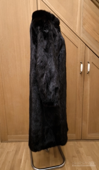 Ilgi juodi istisines audines kailiniai