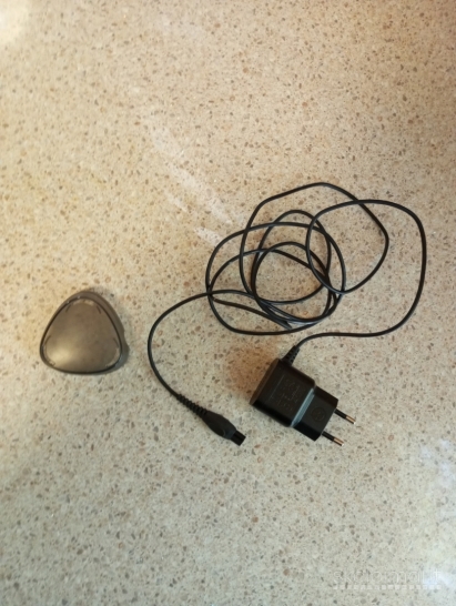 Naudota veikianti barzdaskutė Philips 1000