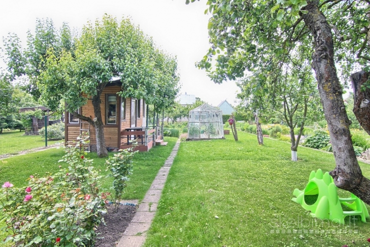 Parduodamas labai pigiai mūrinis sodo namelis