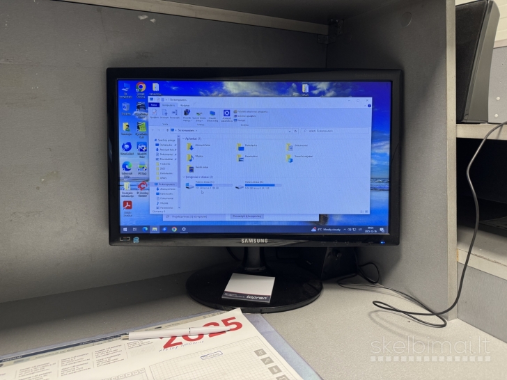 Parduodamas kompiuteris su monitoriumi. Viskas matosi nuotraukose.