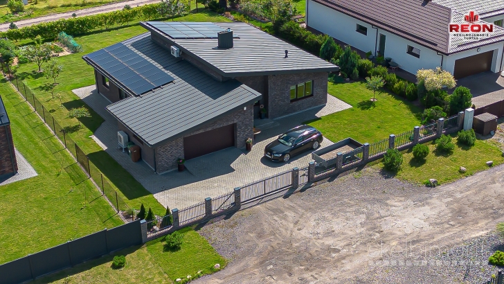 PARDUODAMAS VIENO AUKŠTO NAMAS  DIDELIAME SKLYPE, ITIN RAMIOJE VIETOJE, LEVIDON