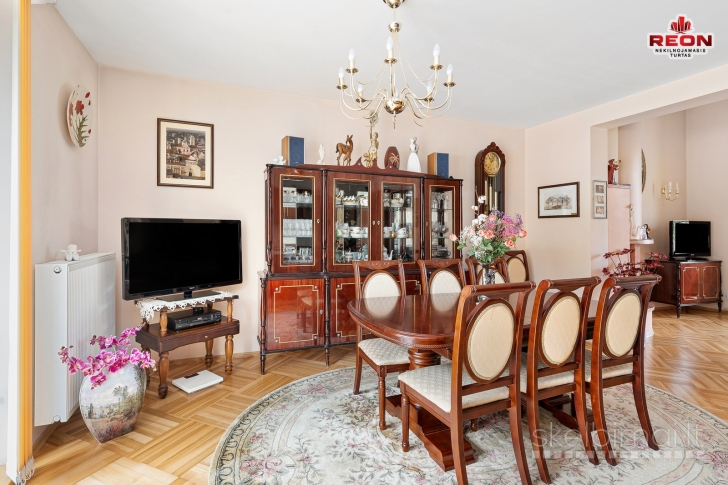 LABAI KOKYBIŠKAS VIENO AUKŠTO NAMAS SU MANSARDA, RŪSIU, DIDELIAME SKLYPE, ITI