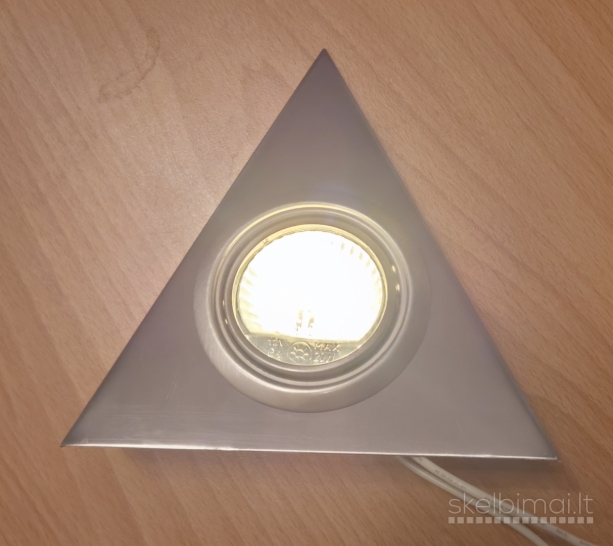 Šviestuvas po virtuvės spintele