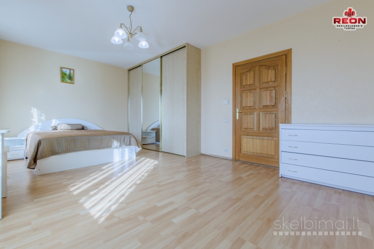 PUIKUS 4 KAMBARIŲ BUTAS PER 3 AUKŠTUS !!! ŠALIA EŽERŲ !!!!! SU TERASA, RŪS