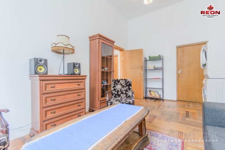 TVARKINGAS 4 KAMBARIŲ BUTAS SENAMIESTYJE!