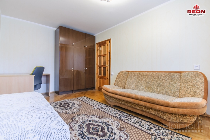 TVARKINGAS 2 IZOLIUOTŲ KAMBARIŲ BUTAS KAROLINIŠKĖSE!