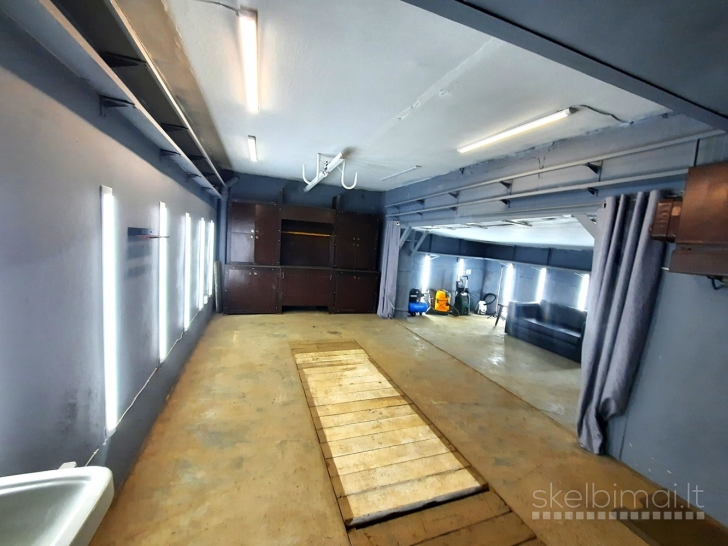 Garažo su autosalonų cheminio valymo įranga ir chill zona nuoma