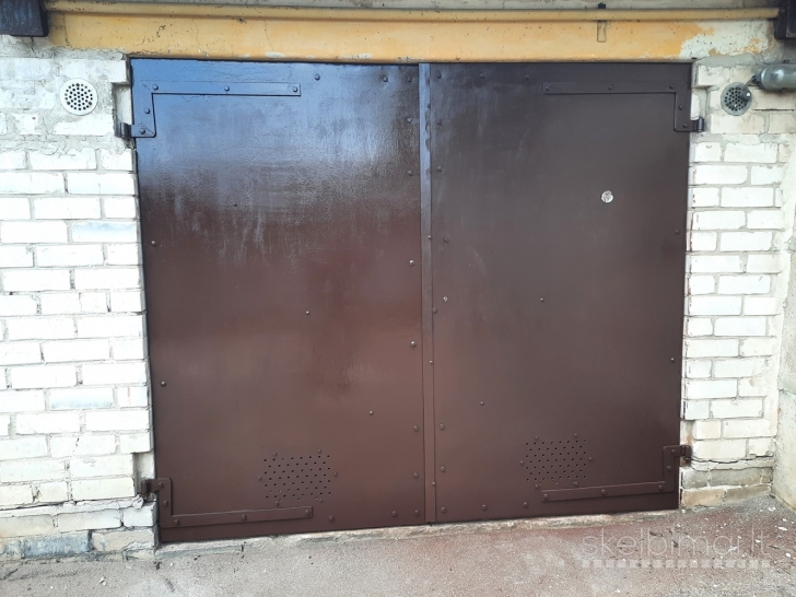 Garažo su autosalonų cheminio valymo įranga ir chill zona nuoma