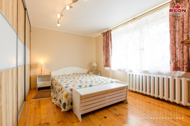 Nuomojamas   jaukus 3 izoliuotų kambarių butas antakalnyje.