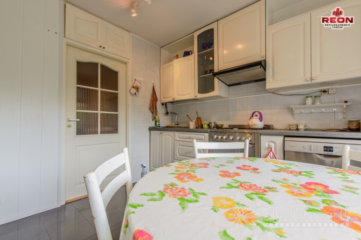 Nuomojamas   jaukus 3 izoliuotų kambarių butas antakalnyje.