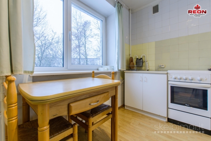 ERDVUS, ŠVIESUS, TVARKINGAS - TRIJŲ IZOLIUOTŲ KAMBARIŲ BUTAS!