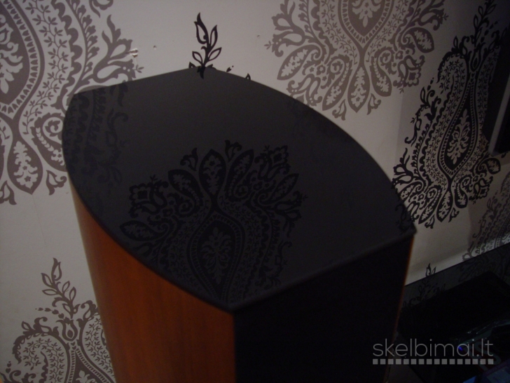 JAMO D590 floor standing speakers. Made in Denmark.