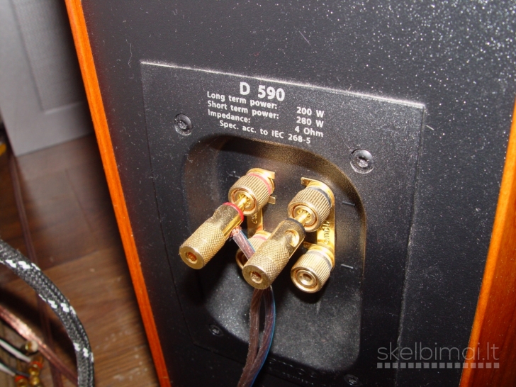 JAMO D590 floor standing speakers. Made in Denmark.