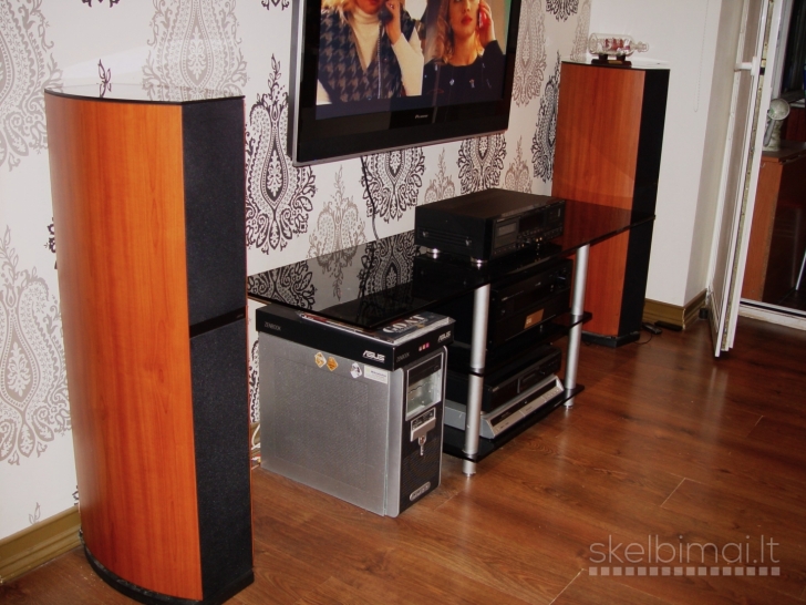 JAMO D590 floor standing speakers. Made in Denmark.