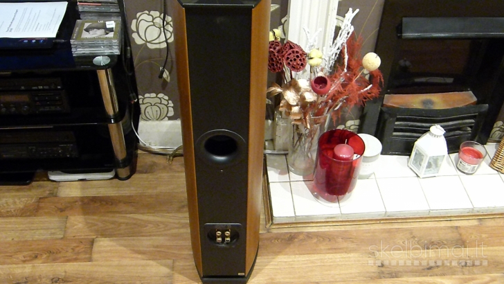 JAMO D570 floor standing speakers. Made in Denmark.