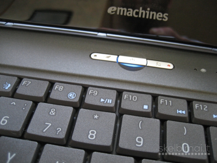 Veikiantis ASUS filmams ir netik 2.00GHz/ 250GB