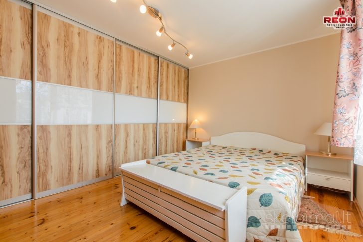 Nuomojamas   jaukus 3 izoliuotų kambarių butas antakalnyje.