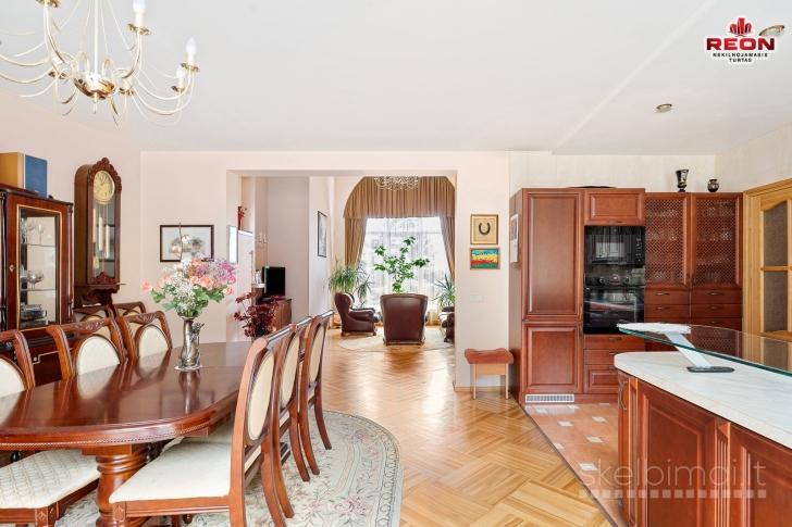 LABAI KOKYBIŠKAS VIENO AUKŠTO NAMAS SU MANSARDA, RŪSIU, DIDELIAME SKLYPE, ITI