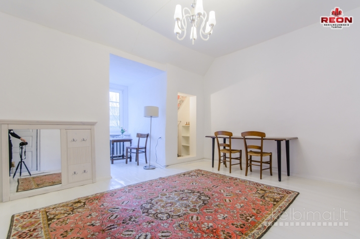 TVARKINGAS 4 KAMBARIŲ BUTAS SENAMIESTYJE!