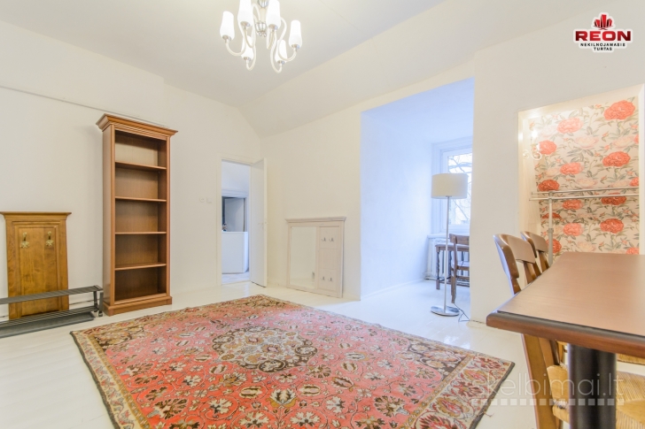 TVARKINGAS 4 KAMBARIŲ BUTAS SENAMIESTYJE!