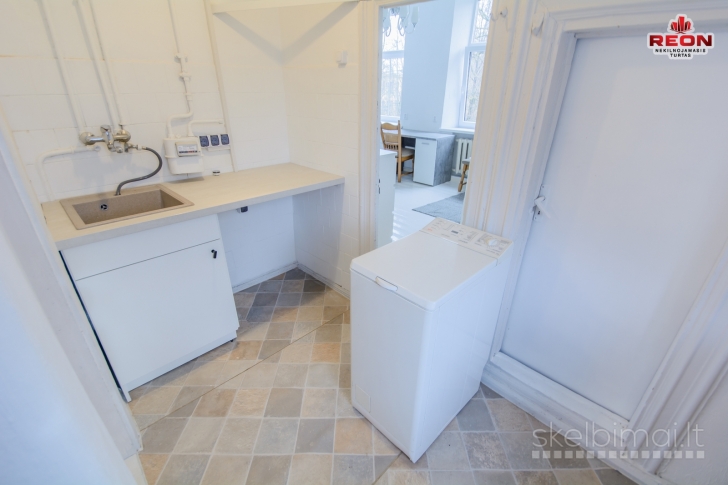 TVARKINGAS 4 KAMBARIŲ BUTAS SENAMIESTYJE!